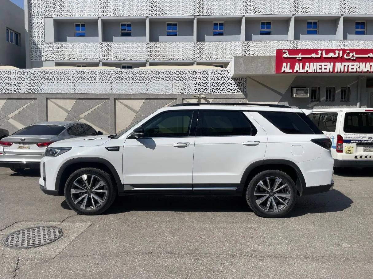 Car image 8