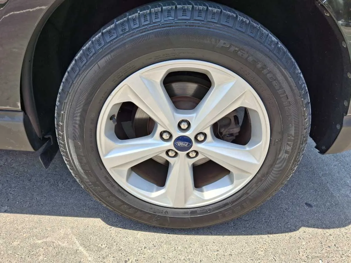 Car image 9
