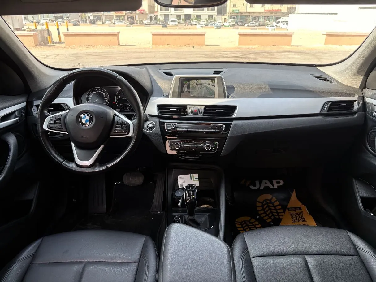 Car image 18