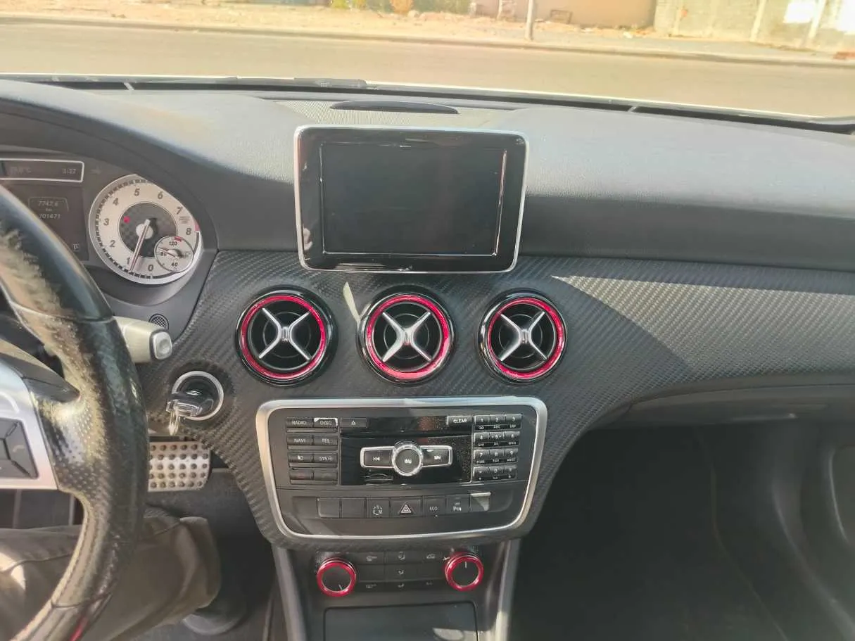 Car image 24