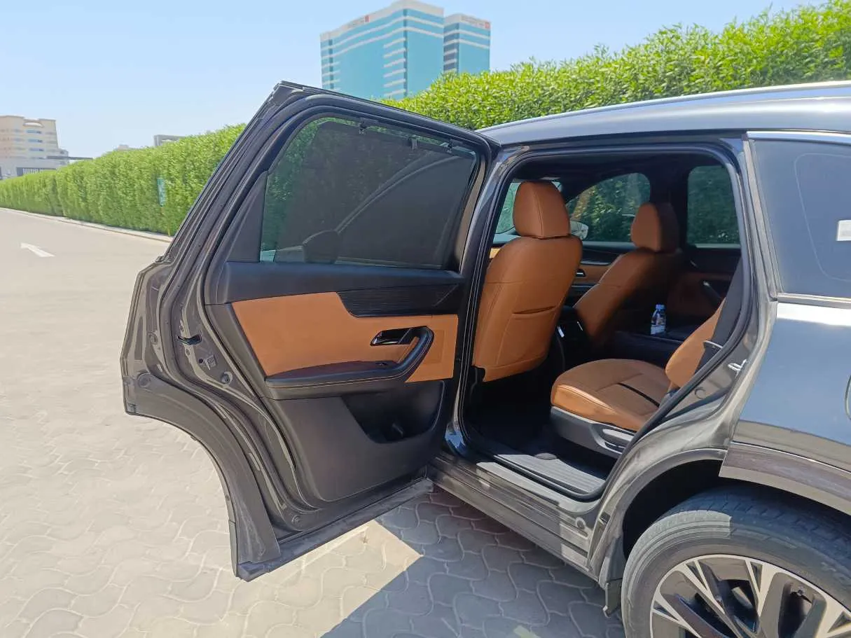Car image 15