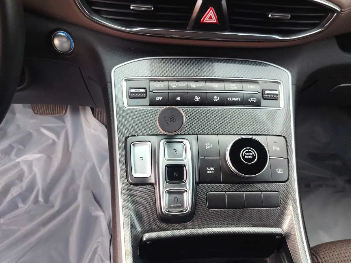 Car image 18