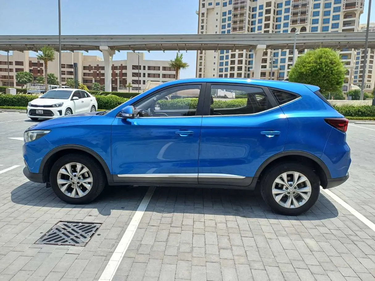 Car image 4