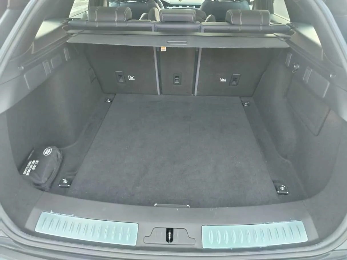 Car image 28