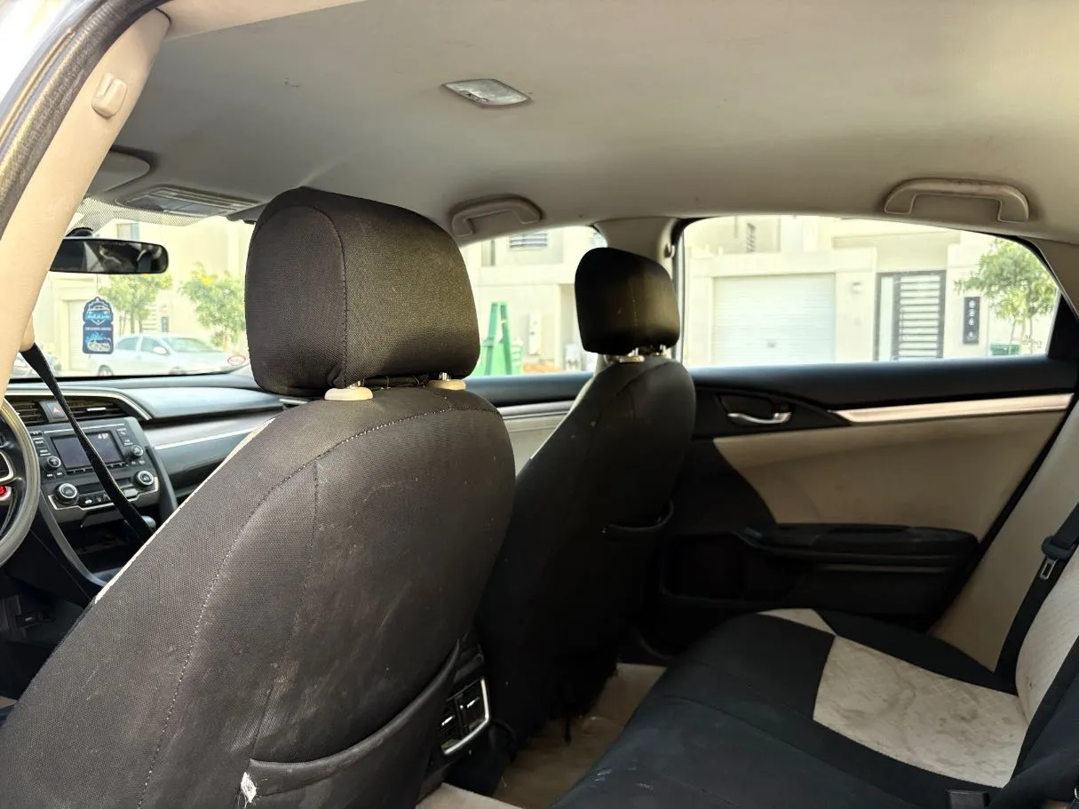 Car image 17