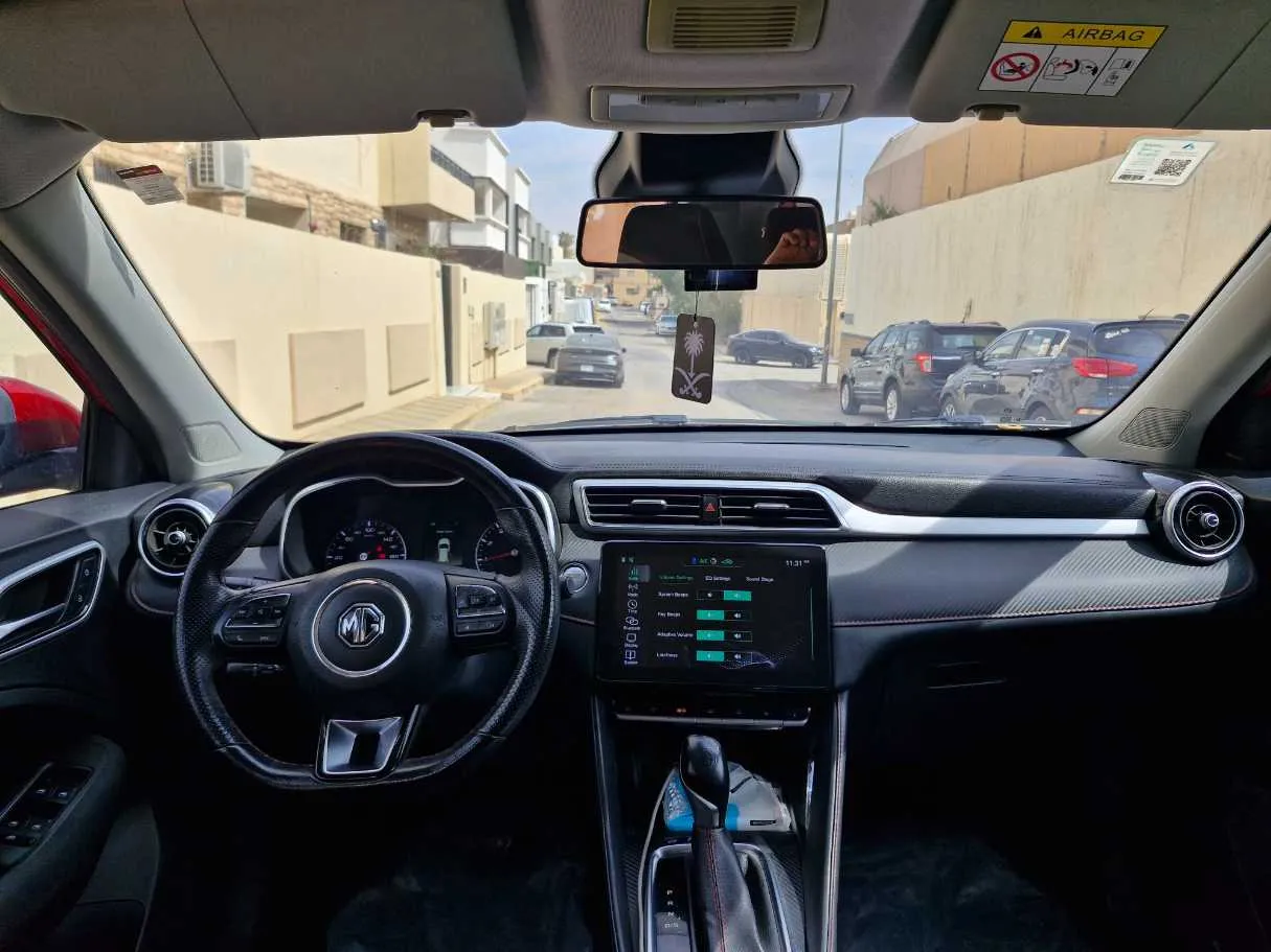 Car image 16