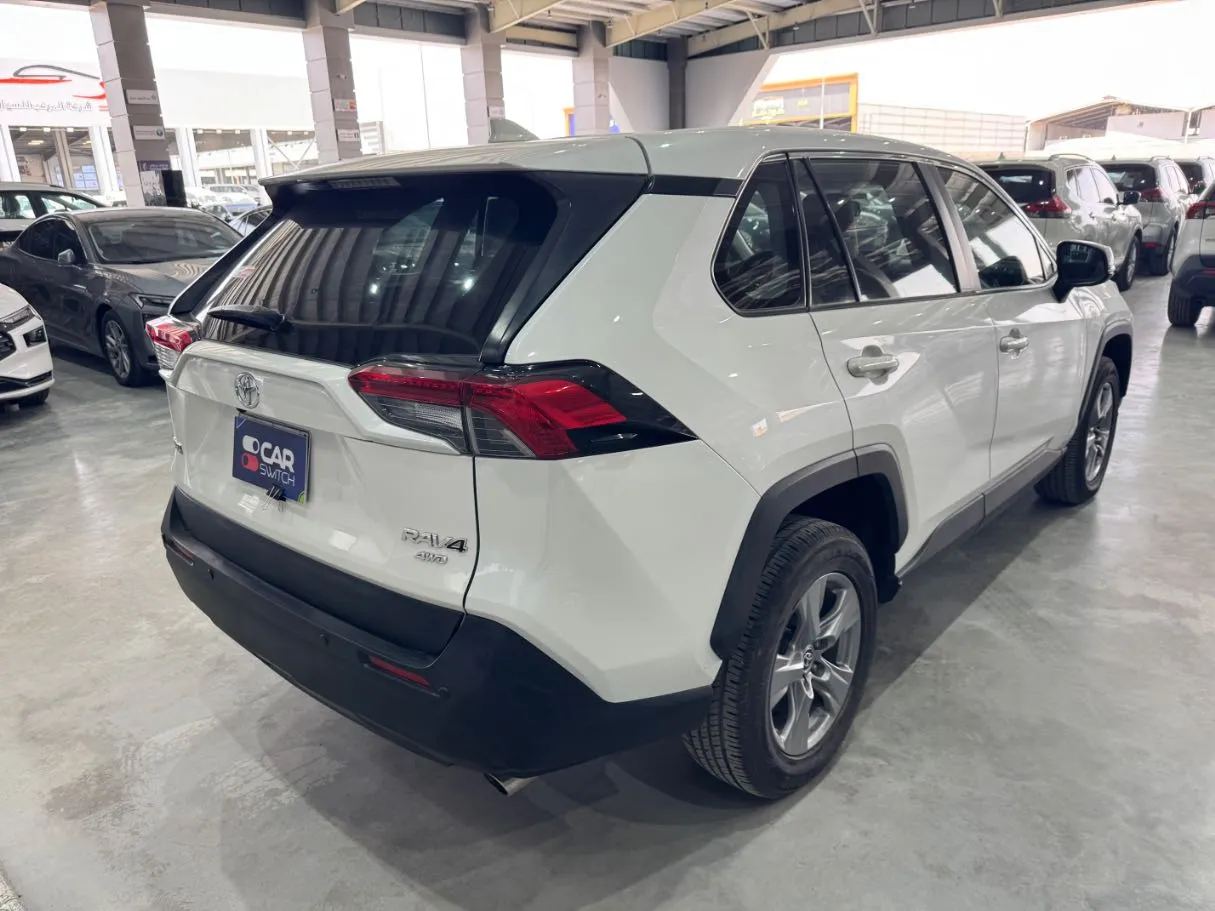 Car image 5