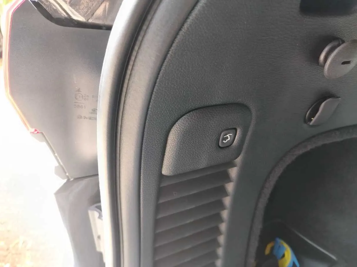 Car image 47