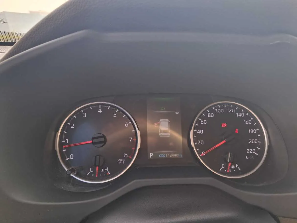 Car image 19