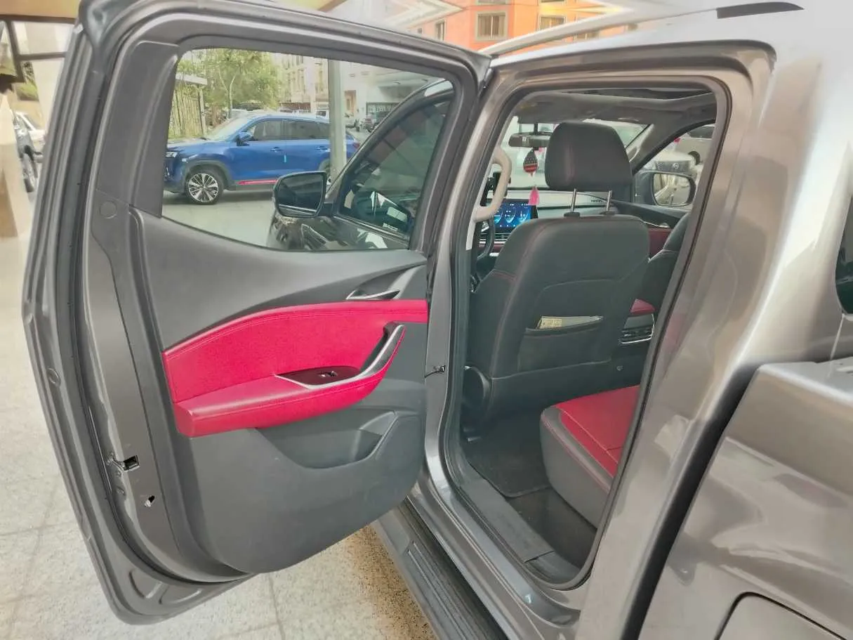 Car image 15