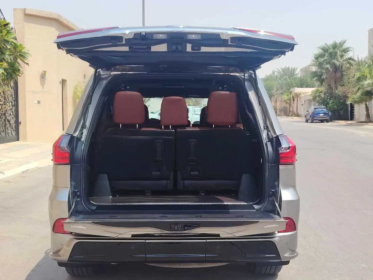 Car image 28