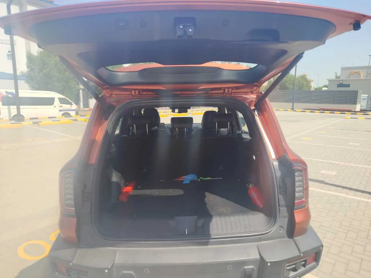Car image 25