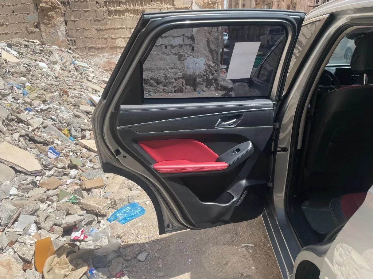 Car image 13