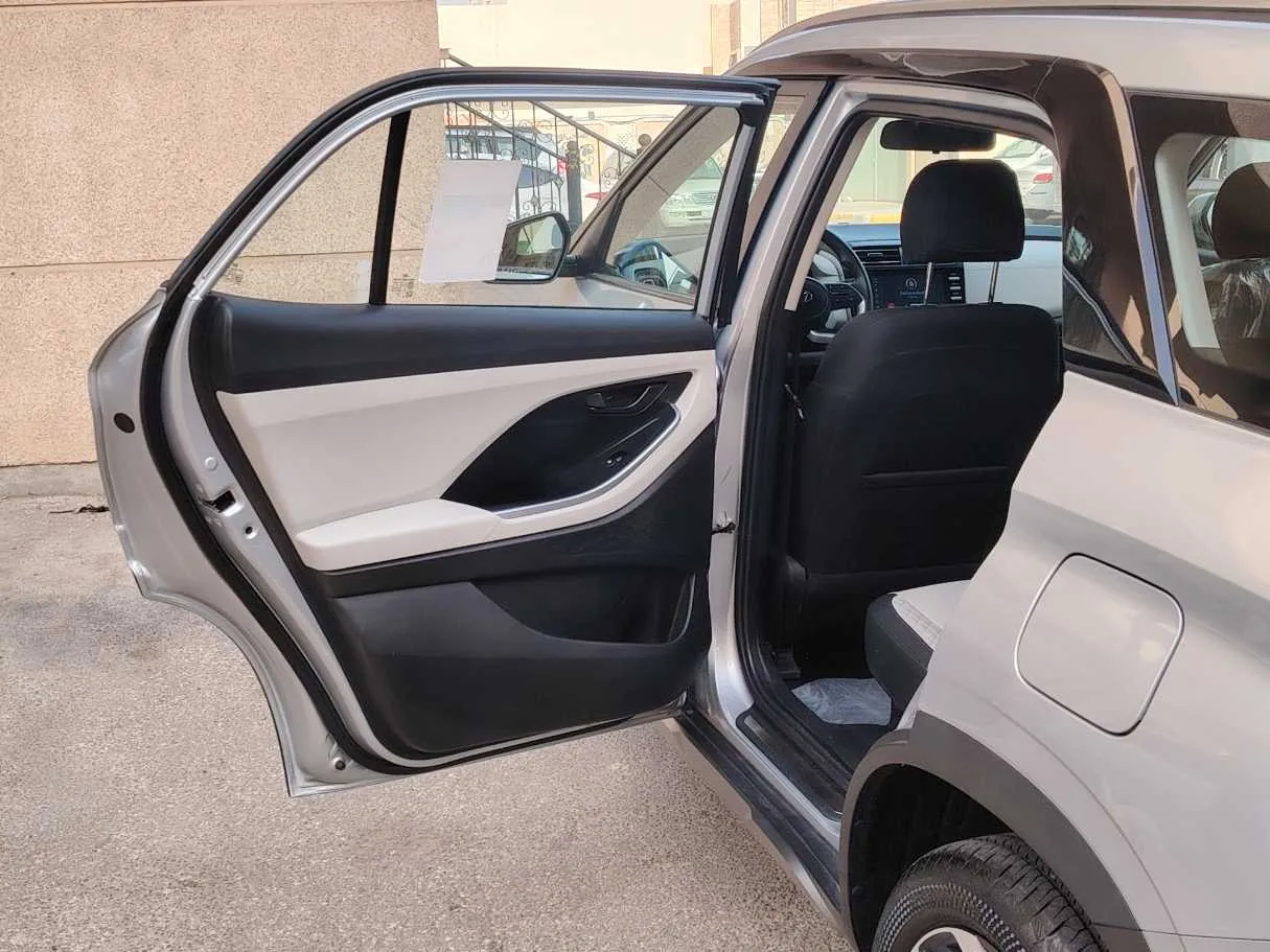 Car image 14