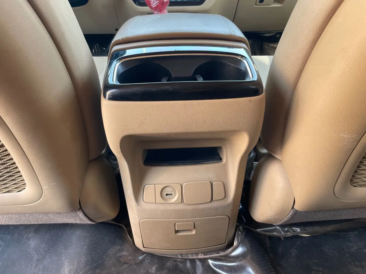 Car image 23