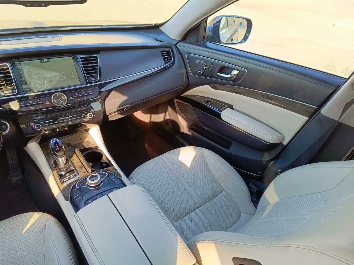 Car image 22