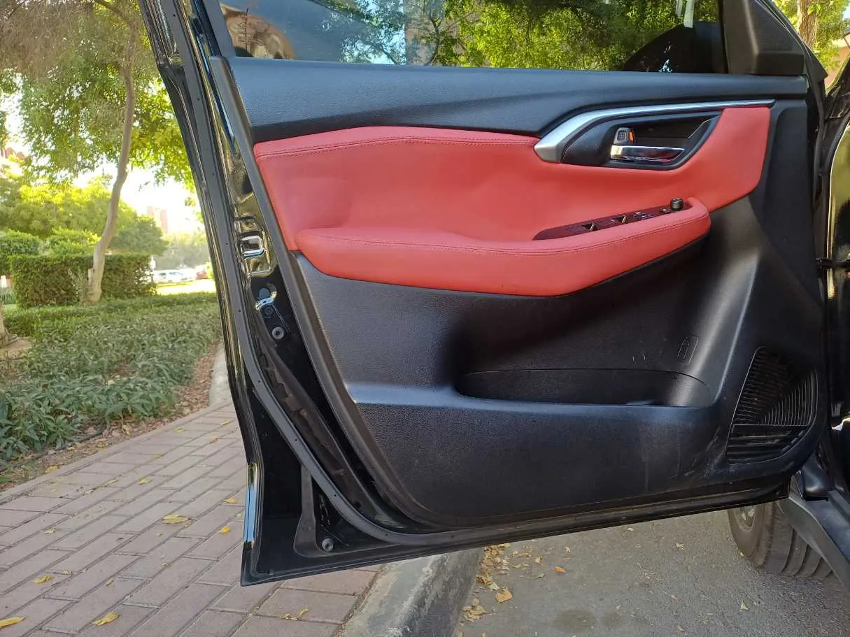 Car image 10