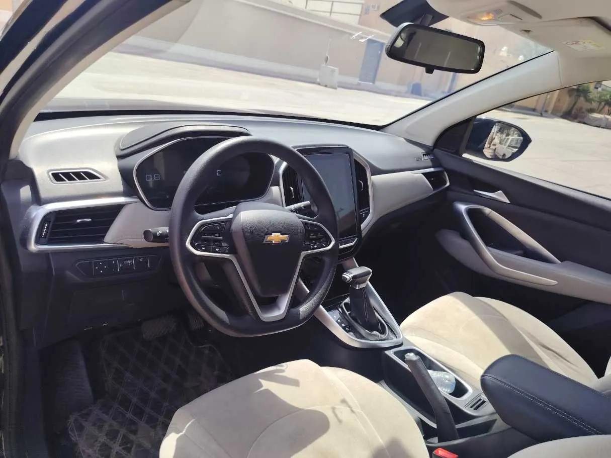 Car image 13