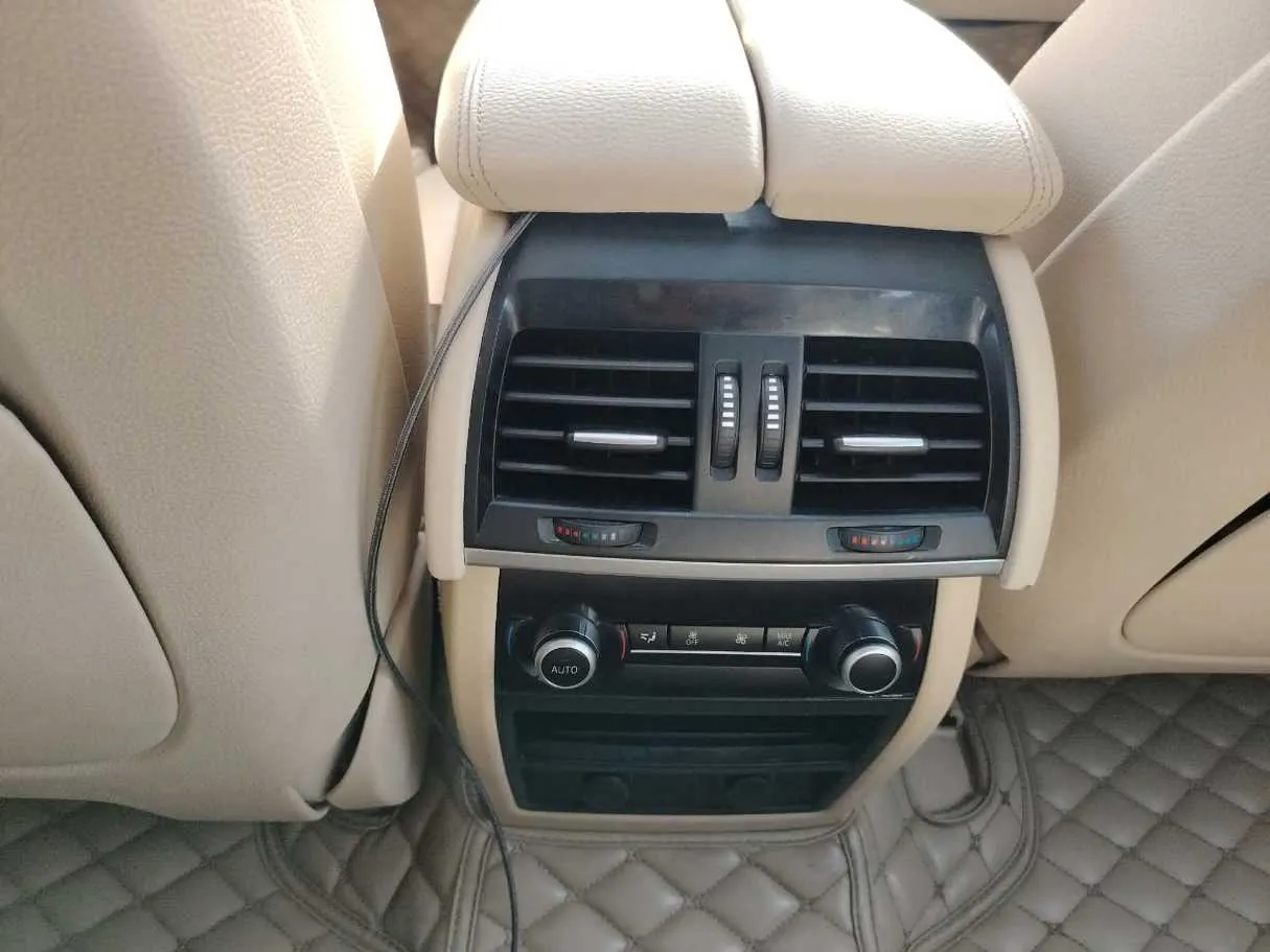 Car image 36