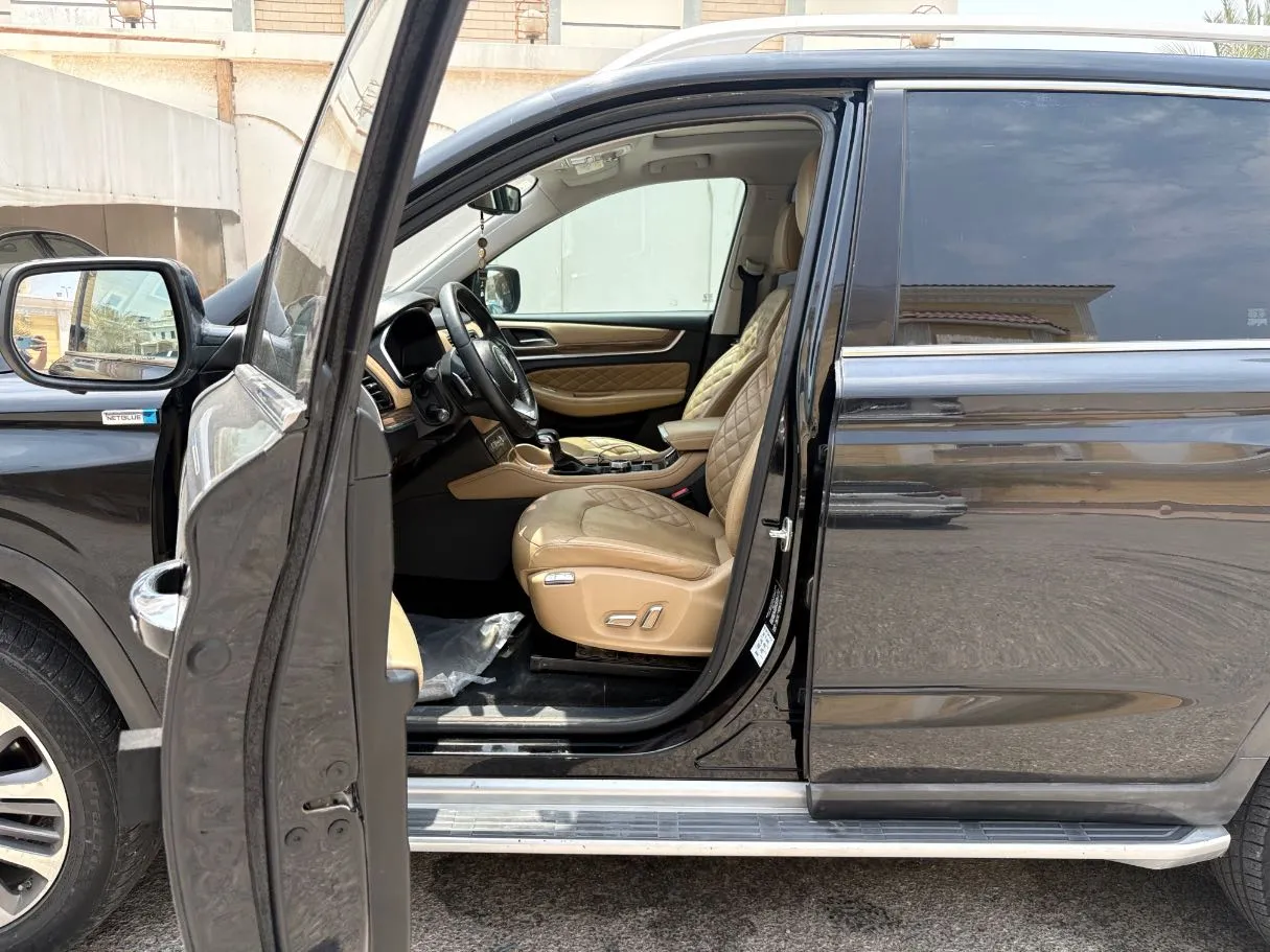 Car image 10