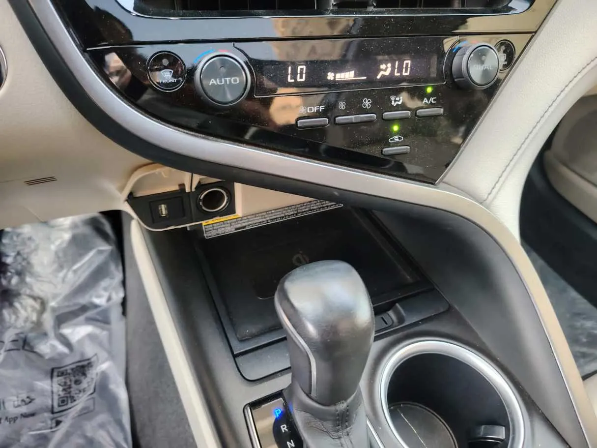 Car image 26