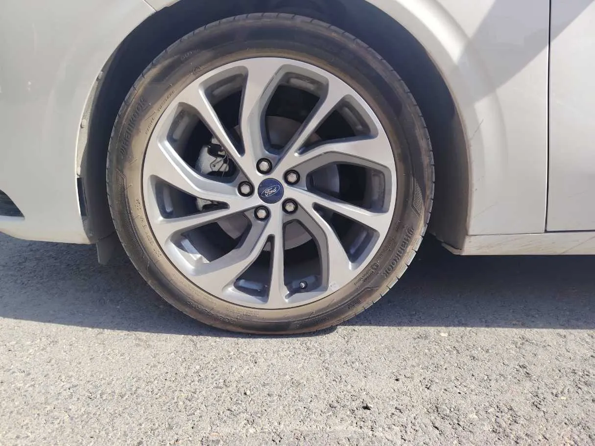 Car image 10