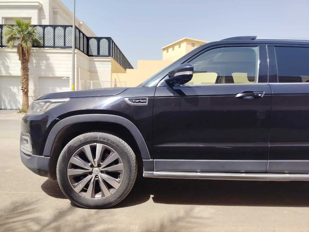 Car image 9