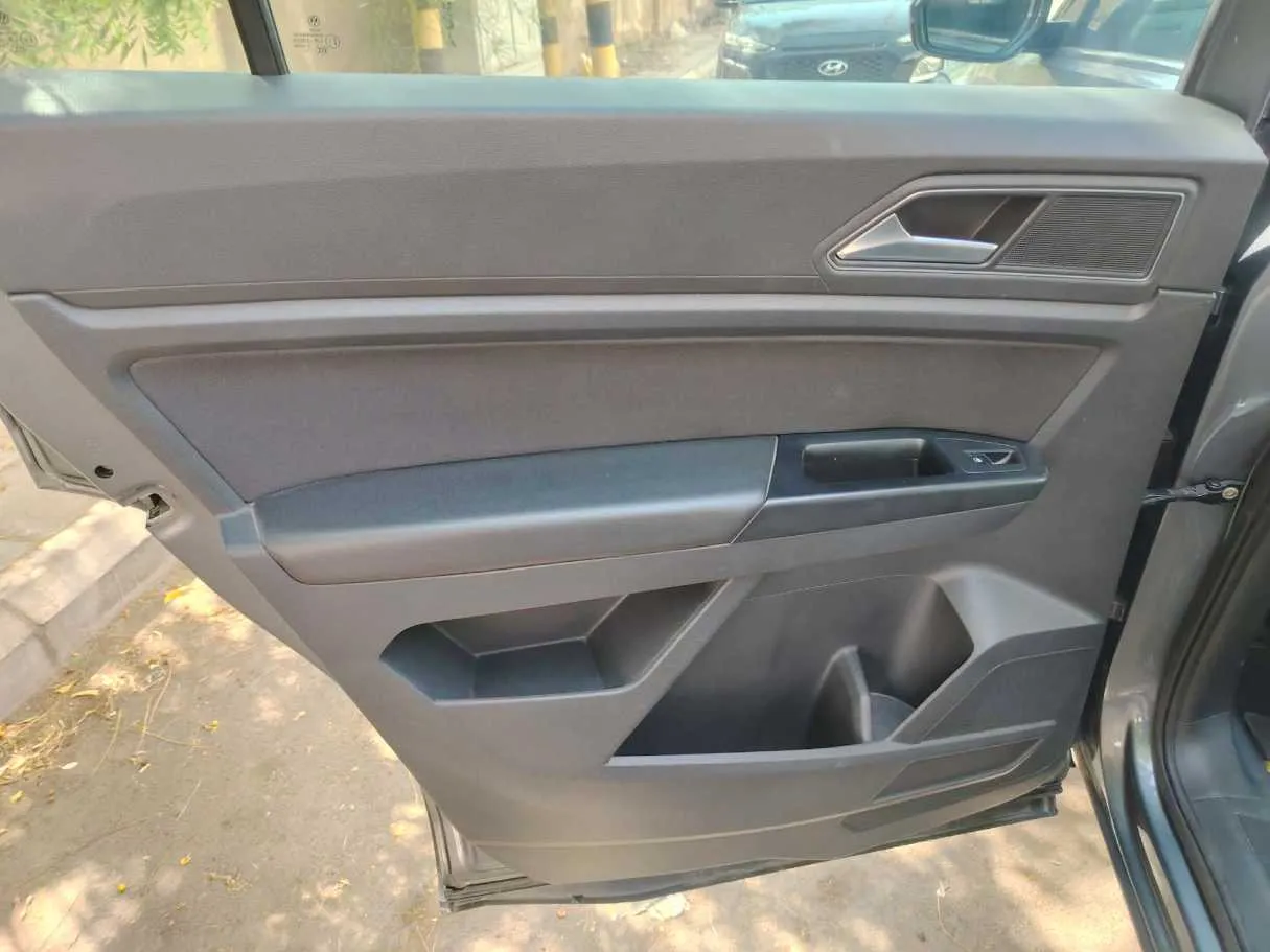 Car image 34
