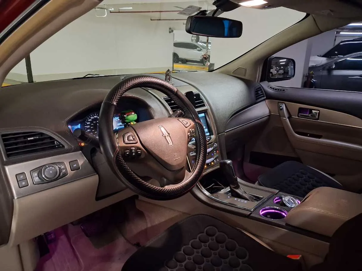 Car image 11