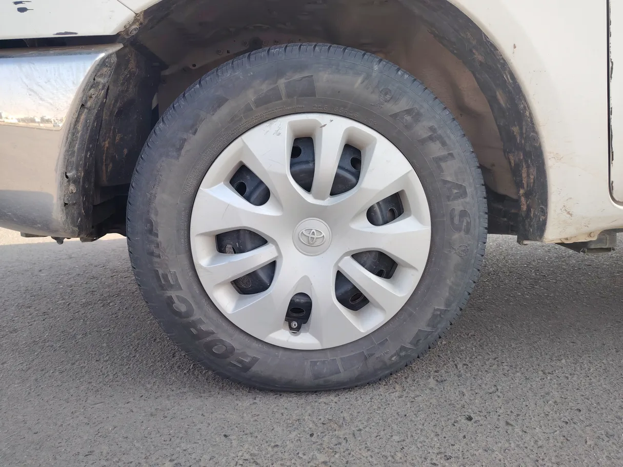 Car image 9