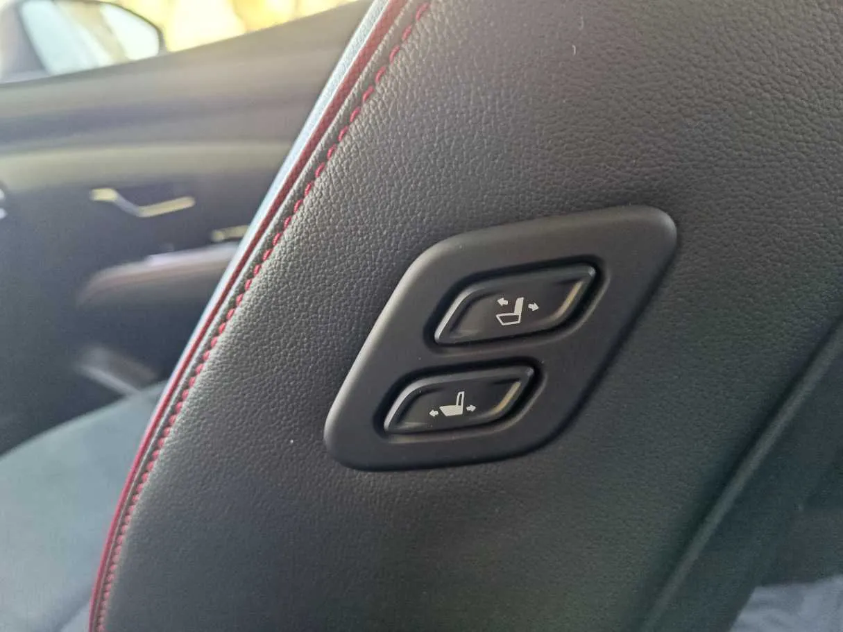 Car image 35