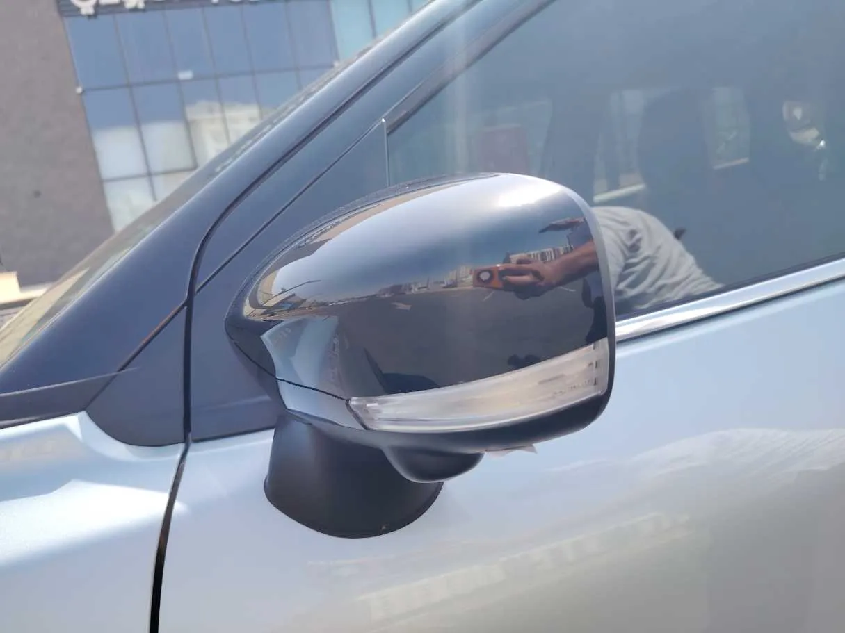 Car image 35