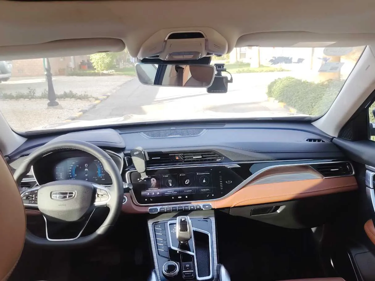 Car image 16