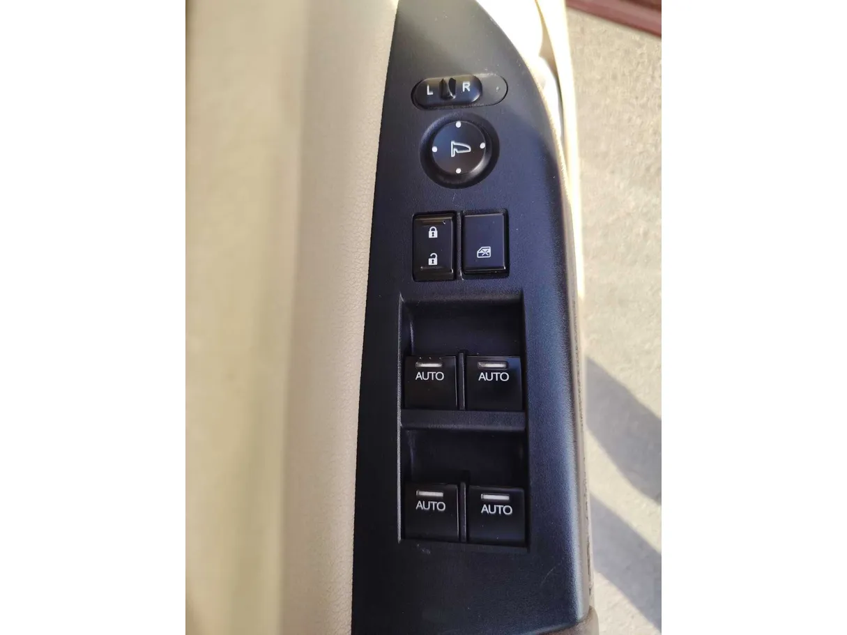 Car image 27