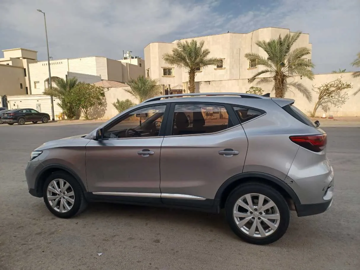 Car image 8