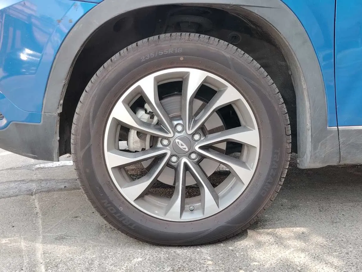 Car image 10