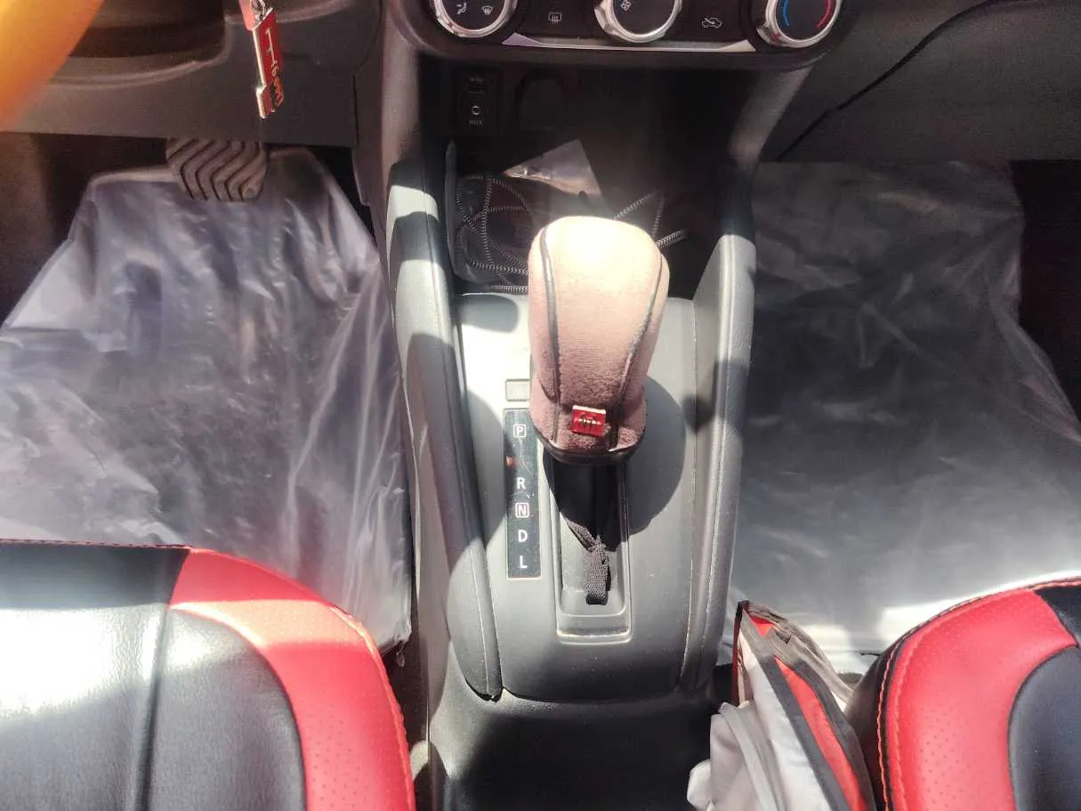 Car image 18