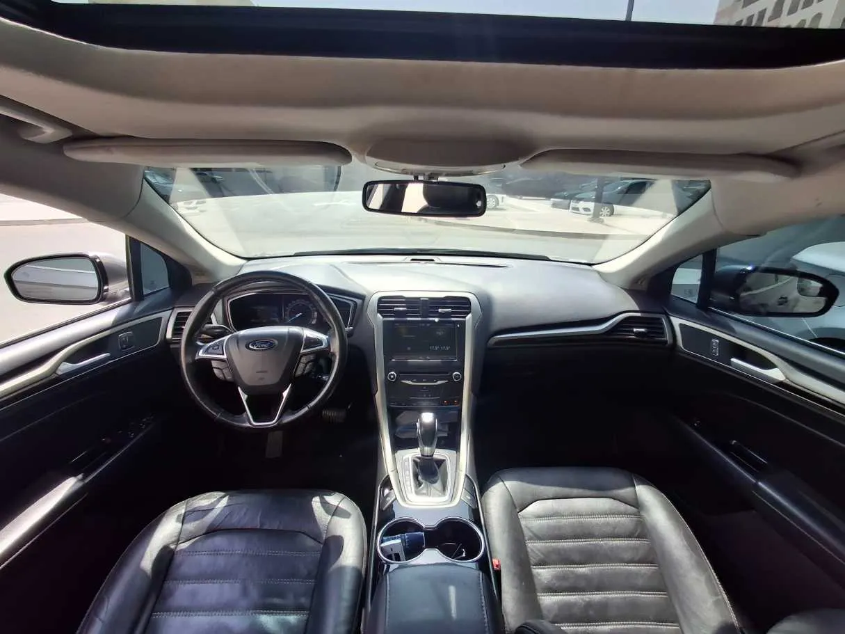 Car image 17