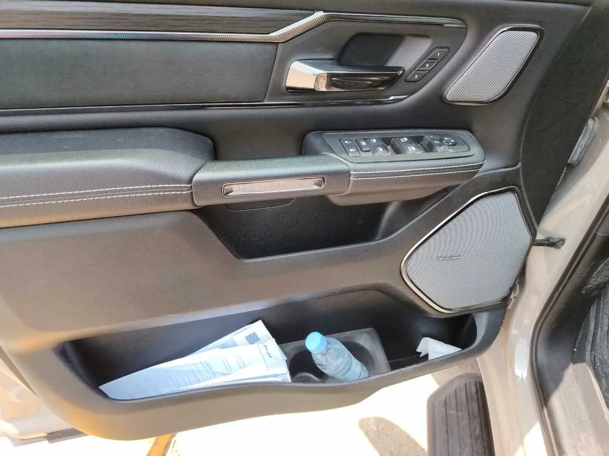 Car image 28