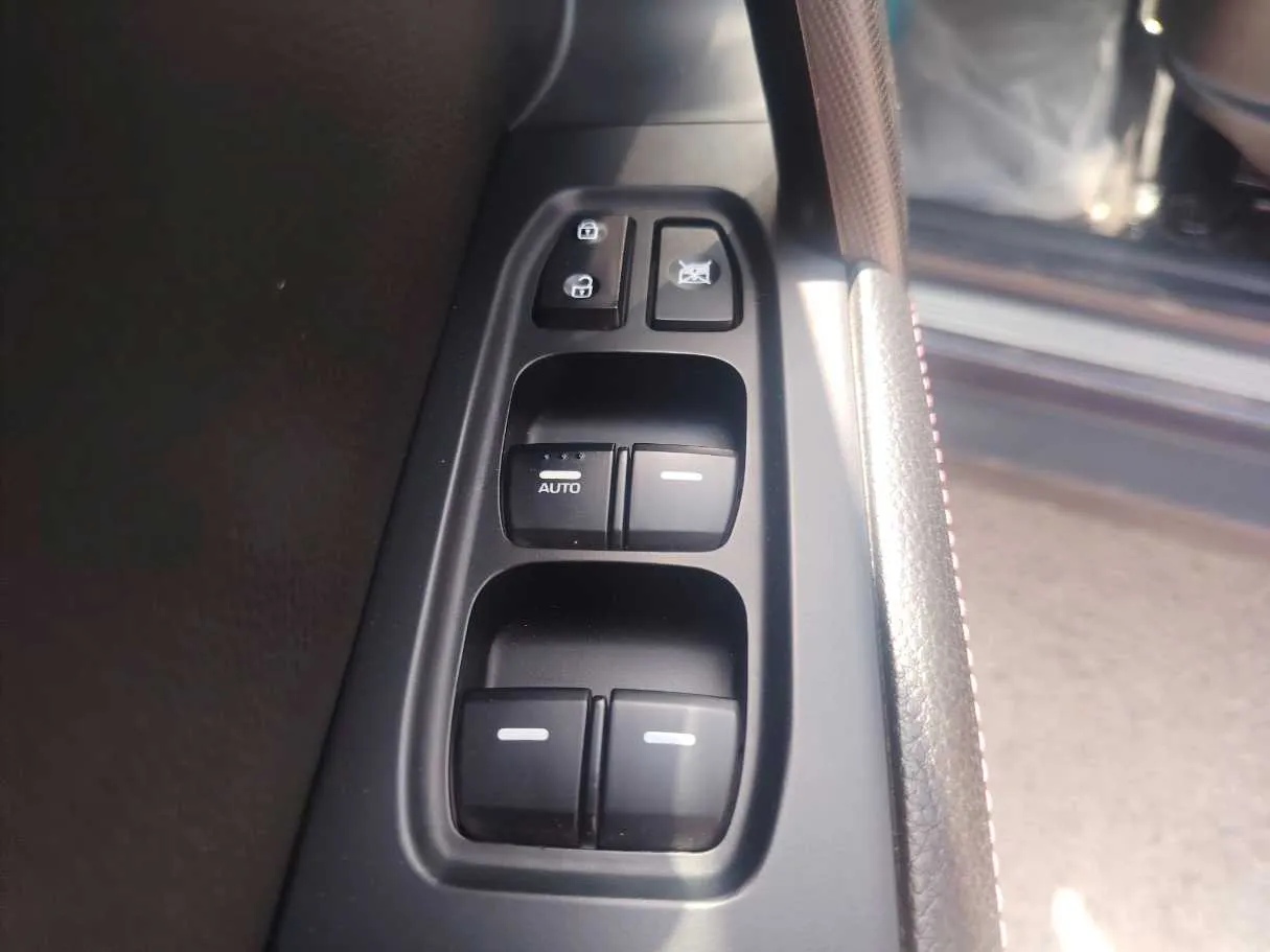 Car image 27