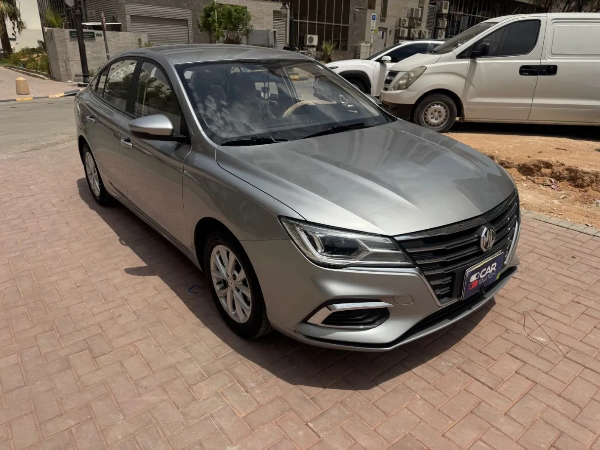 Car image 3