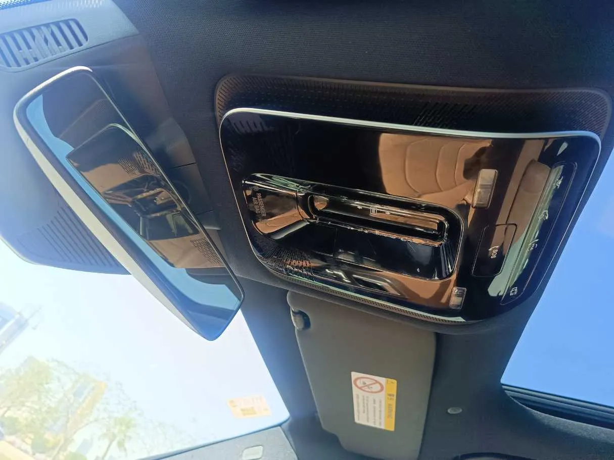 Car image 32