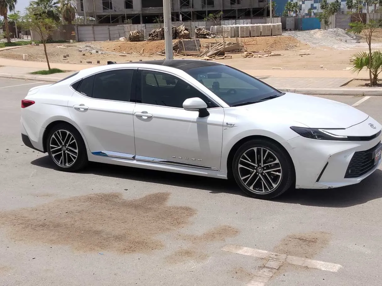 Car image 4