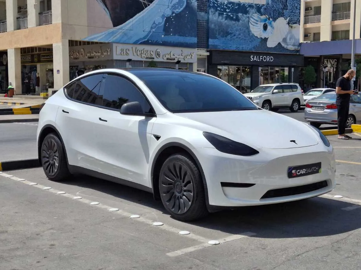 Car image 3