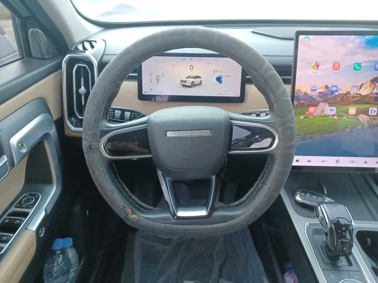 Car image 15