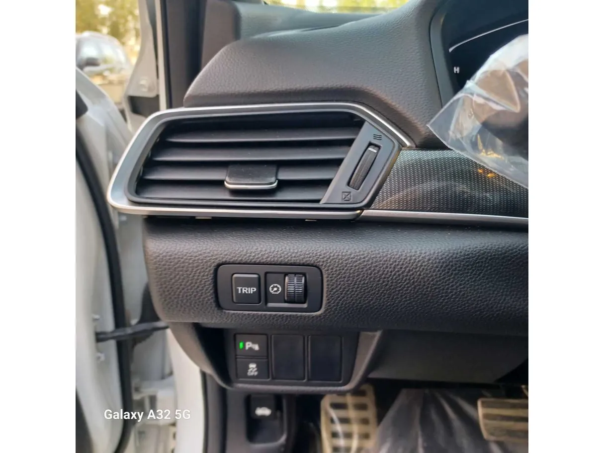 Car image 28
