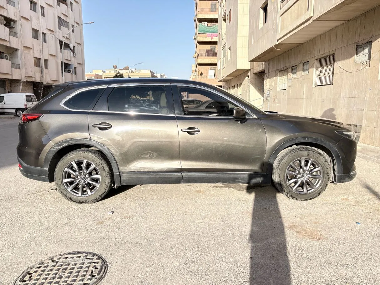 Car image 4