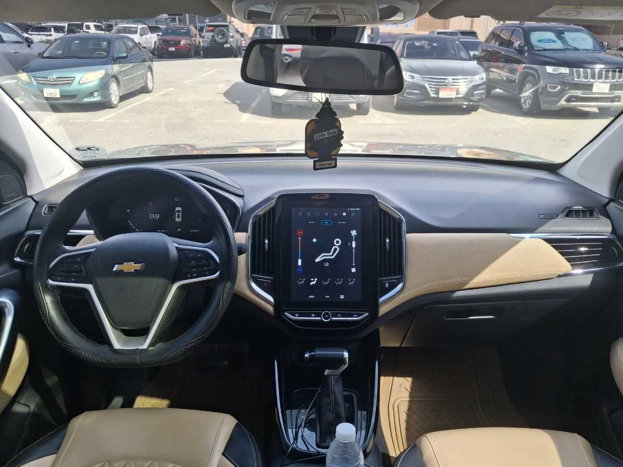 Car image 16