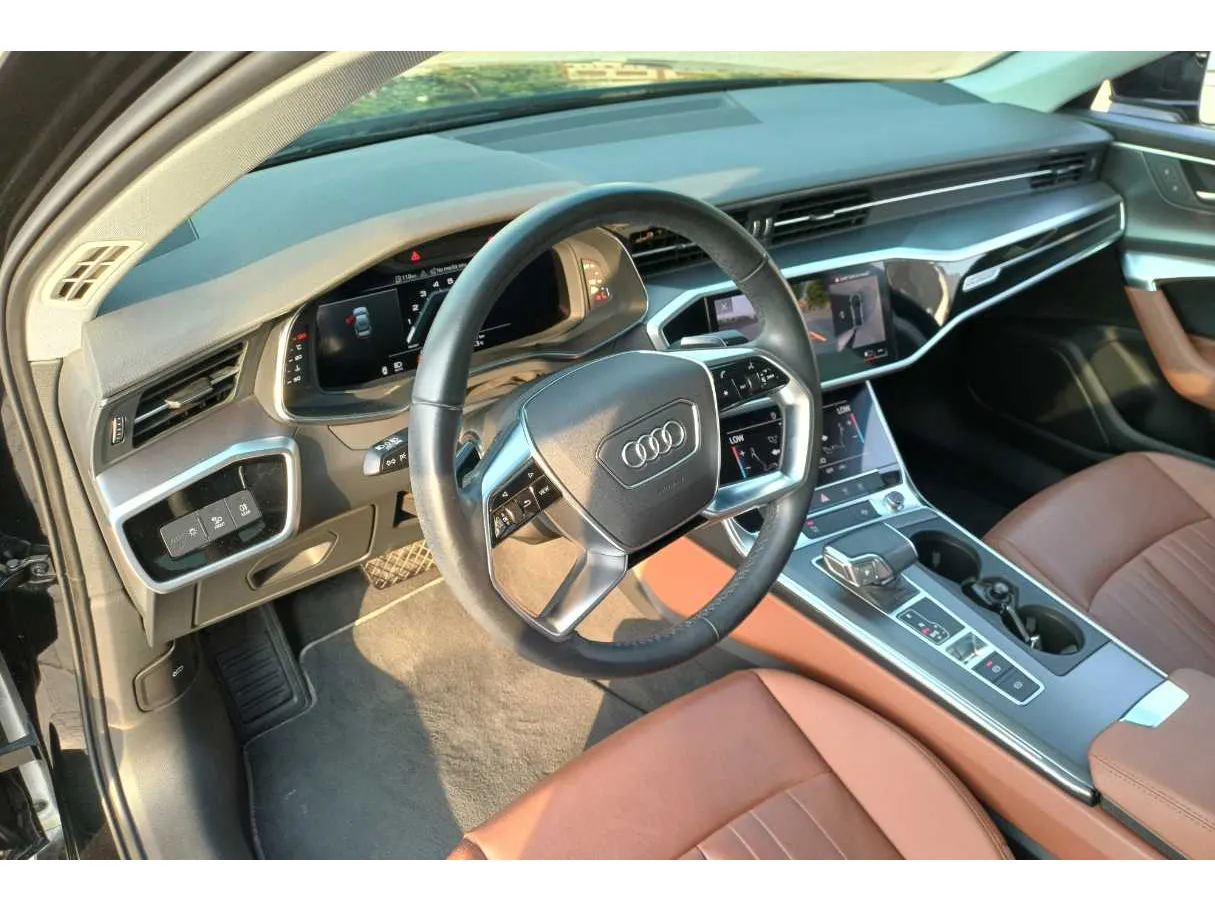 Car image 11