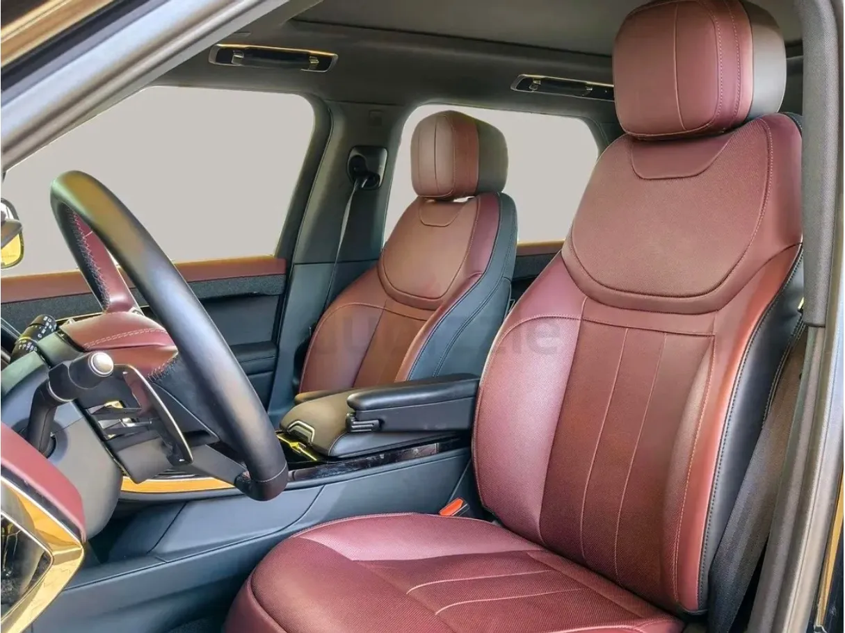 Car image 10